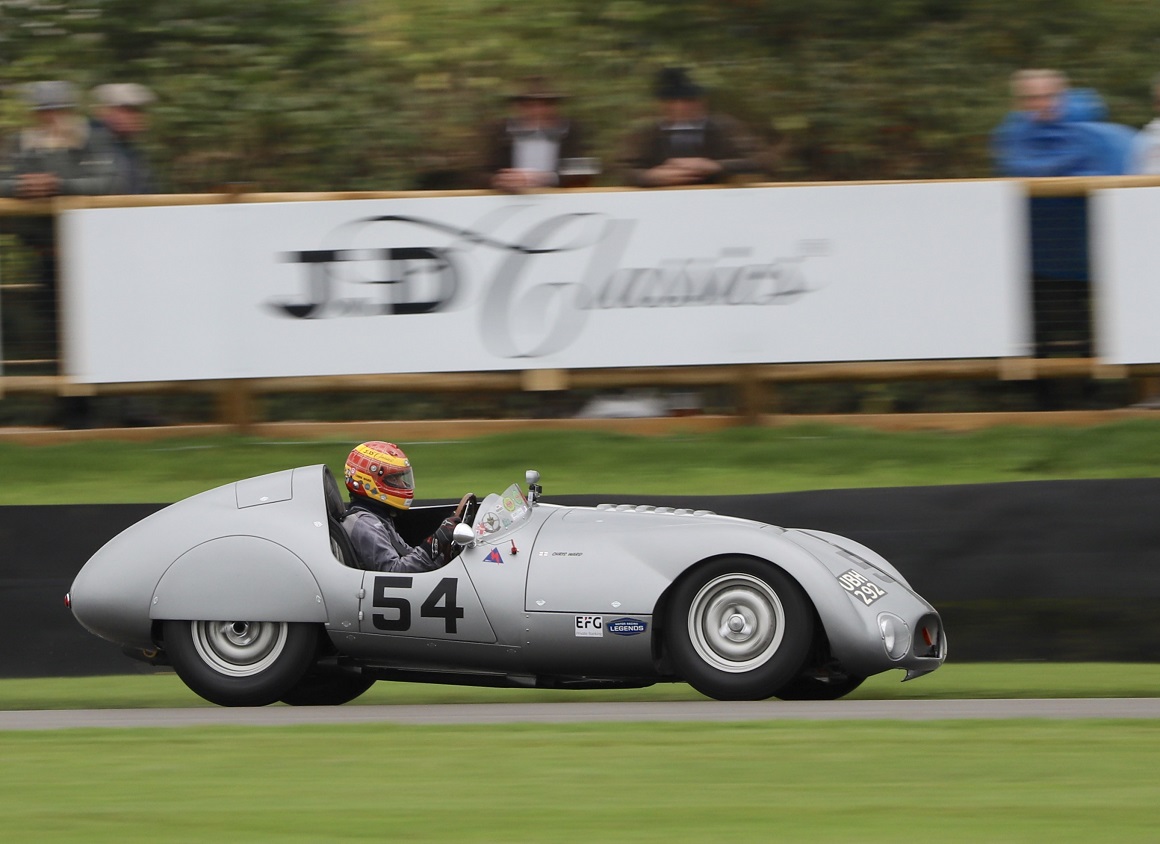 Having claimed the victory in 2015, the Cooper T33 of Chris Ward qualified in pole position for the weekend's Freddie March Memorial Trophy race
