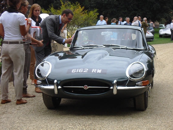 The E-Type receiving its award for Best of Class for Originality and Restoration and Styling