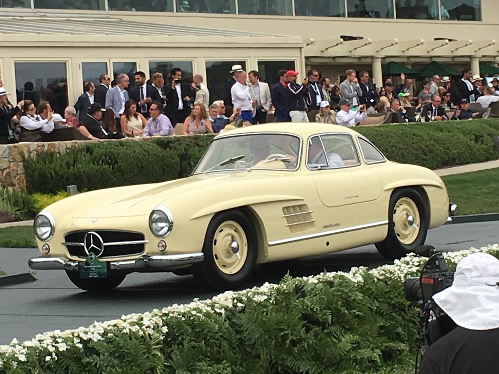 The Mercedes 300SL Alloy Gullwing Coupe receiving its prestigious 2nd place within Class O-1: Post-War Touring